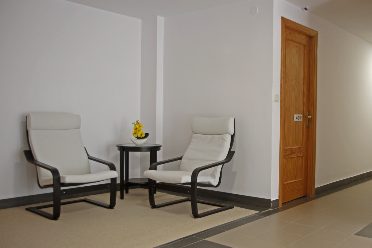 Pasillo iluminado, Hotel Playa de Merón