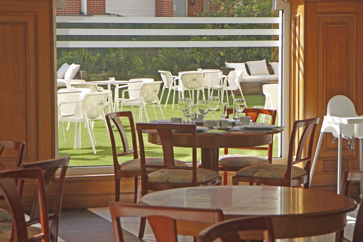 Cafetería interior, Hotel Playa de Merón